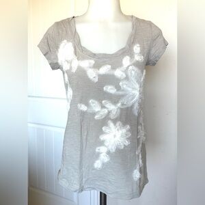 Ann Taylor LOFT White and Gray Fitted Graphic Short Sleeve Tee